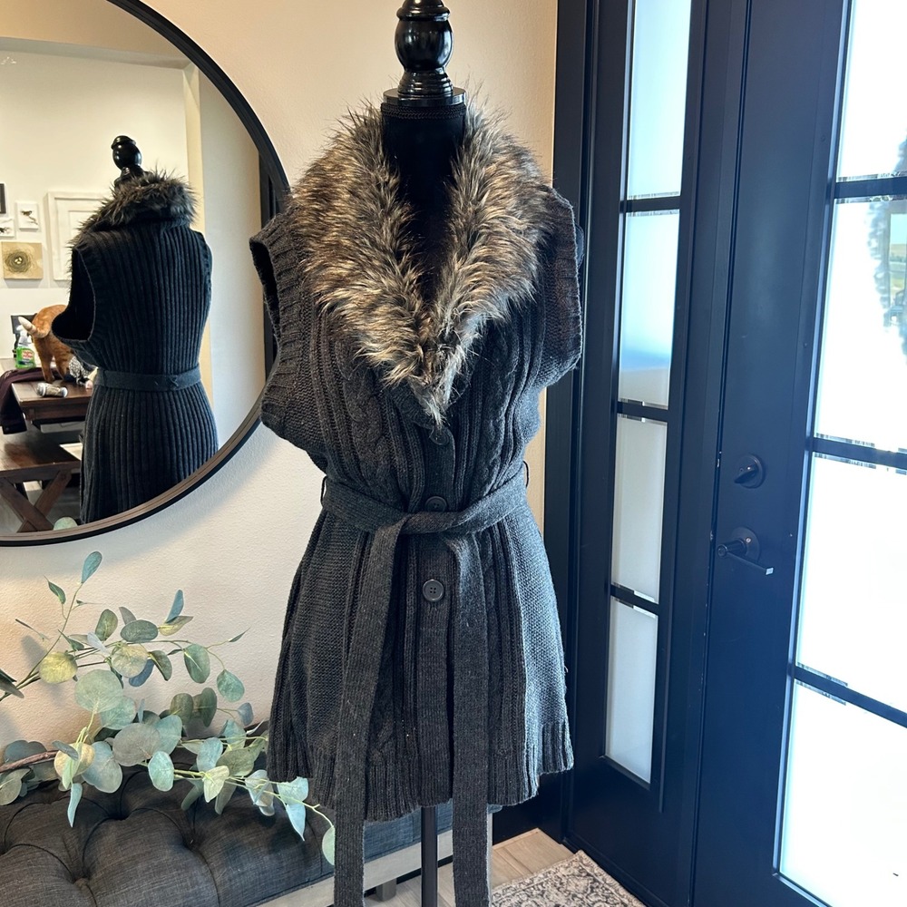 Croft & Barrow Womens XL Gray Cable Knit Belted Vest Detachable Faux Fur Collar
